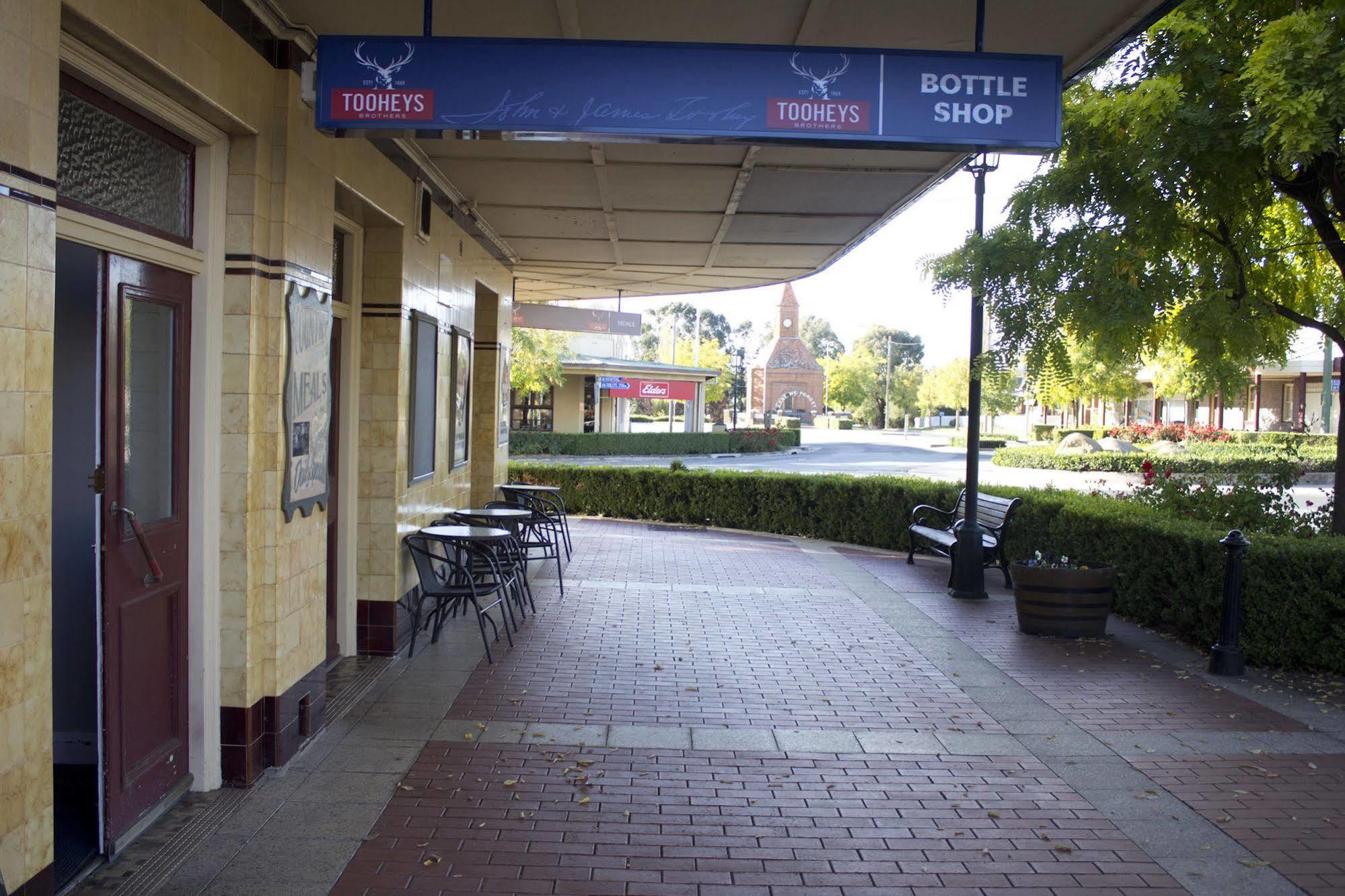 Court House Hotel Boorowa Exterior photo
